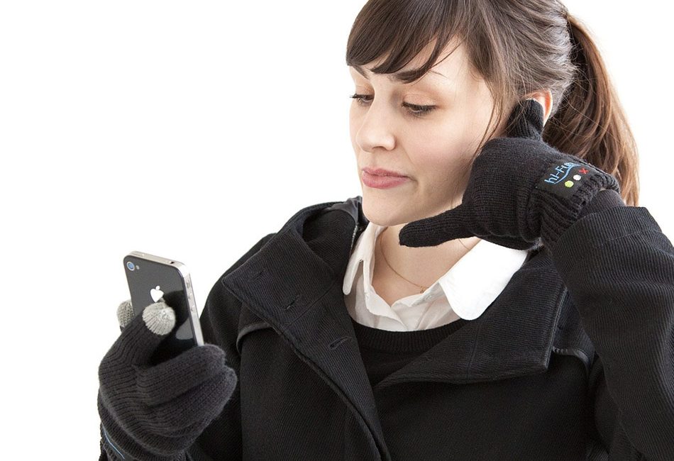 wearable-technologies-Wireless-Phone-Gloves